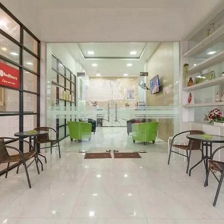 RedDoorz Plus @ Cemara Asri Medan Exterior foto